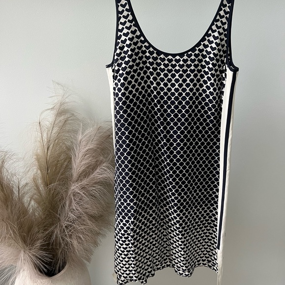 Club Monaco silk dress - Picture 2 of 4